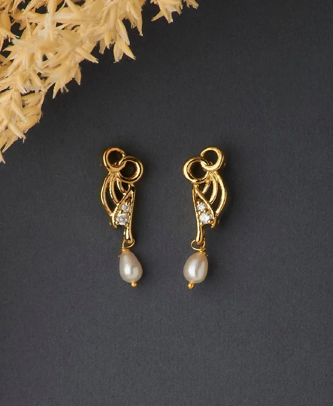 Beautiful Stone Studded Pearl Earring