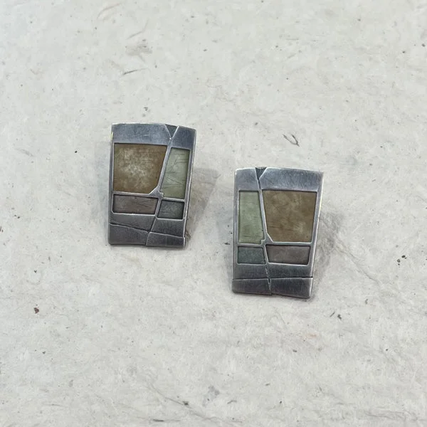 Canyon Wall Post Earring in Earth