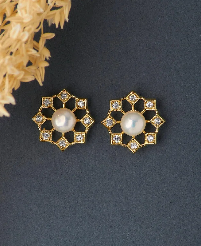 Classic Pearl Stud Earring