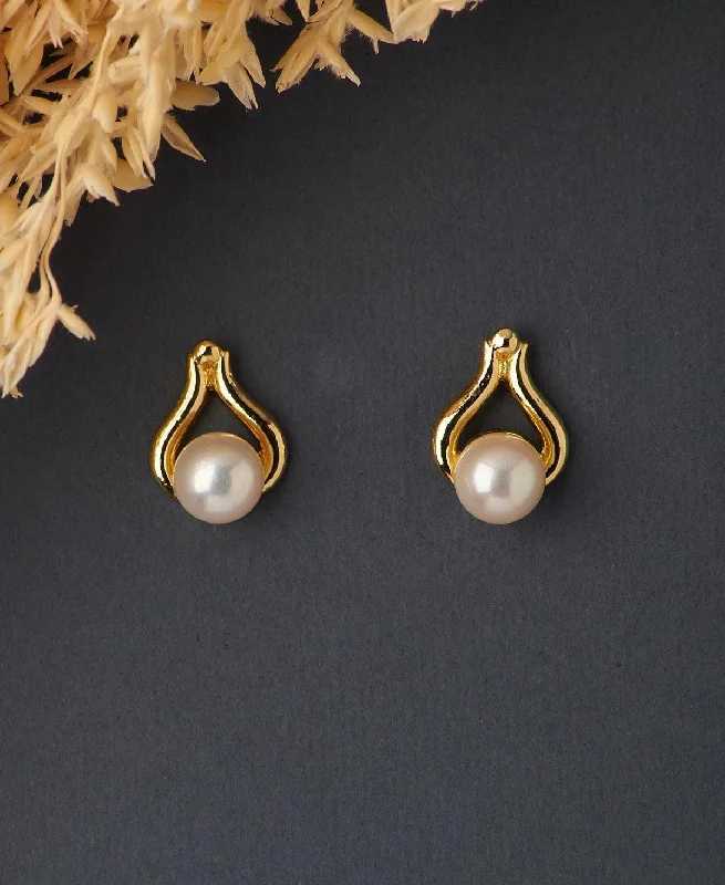 Classic Pearl Stud Earring