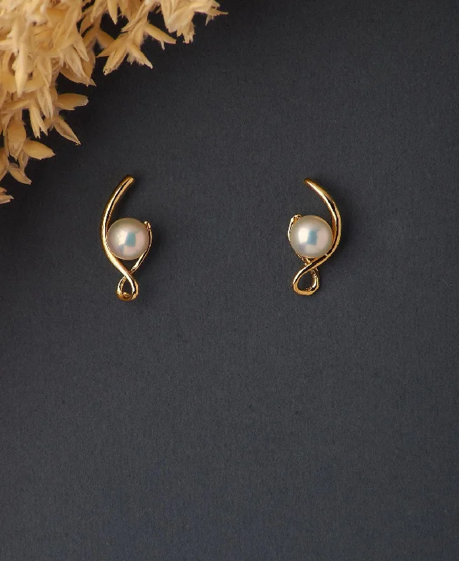 Classic Pearl Stud Earring