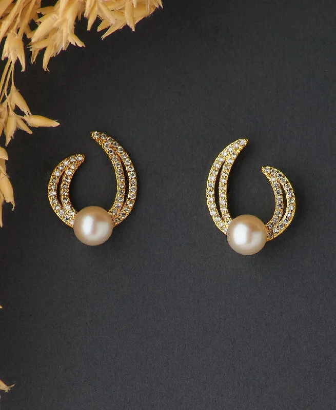 Classy Pearl Stud Earring