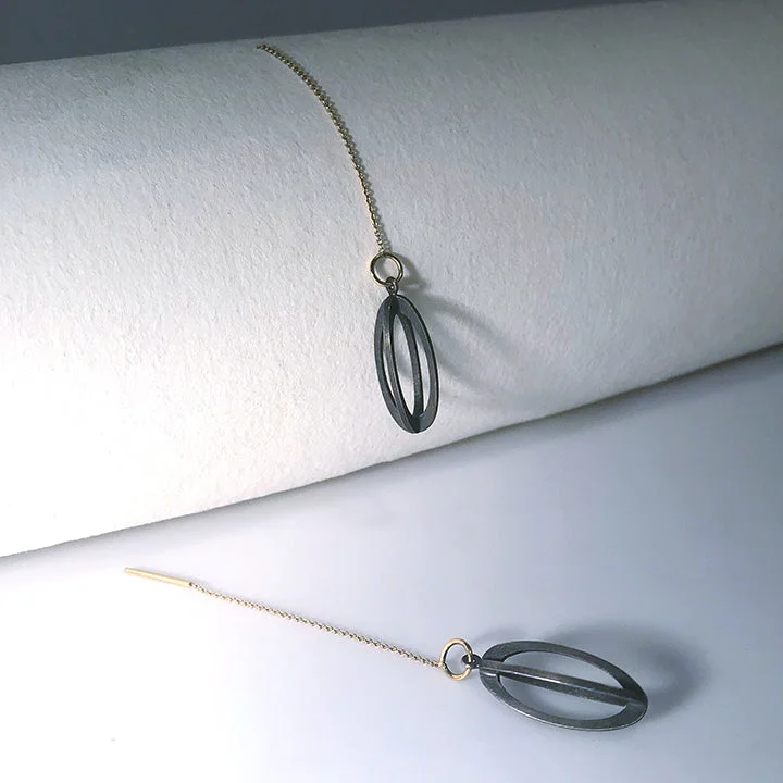 Intertwined Earrings With Chain