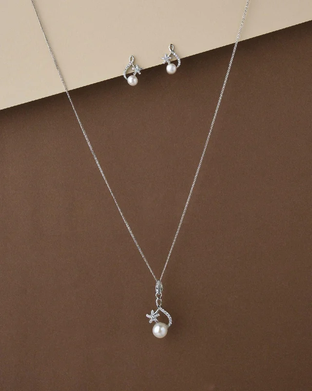 Cute Pearl Studded Pendant Set D00867