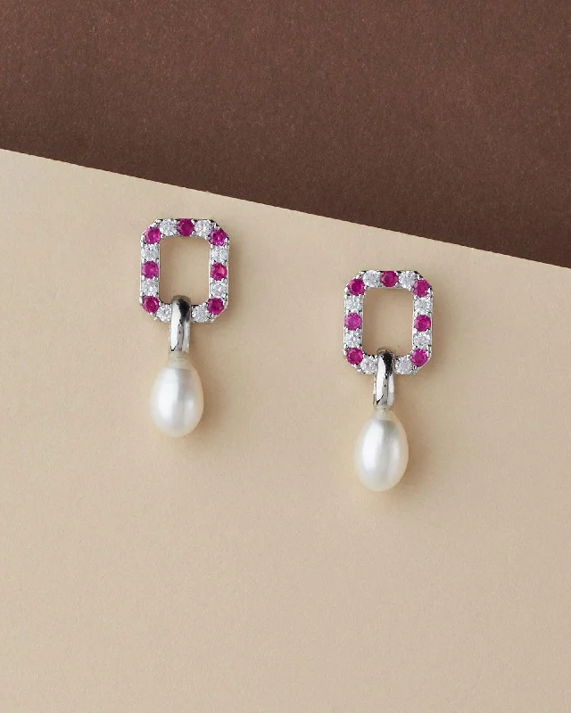 Classy & Simple Hang Pearl Earring