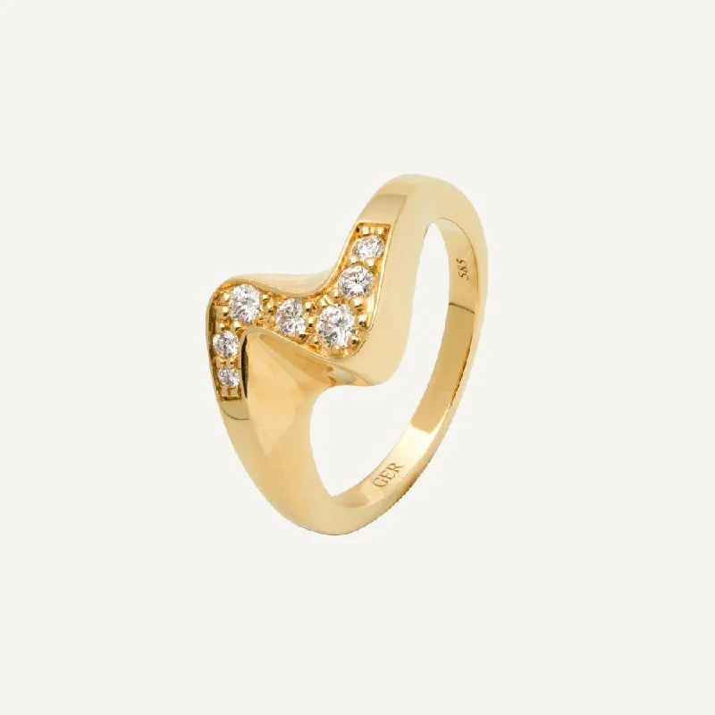 Wave 14K Gold Ring w. Diamonds