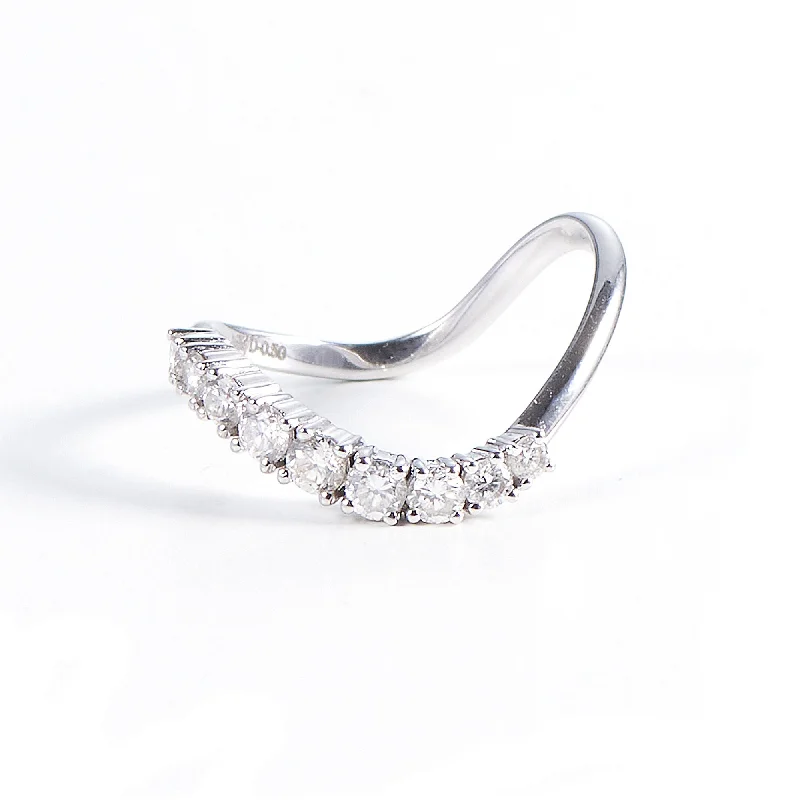 DUA 14K White Gold Ring w. Diamonds