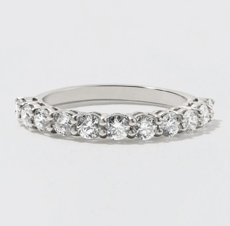 MEL 14K White Gold Ring w. Diamonds