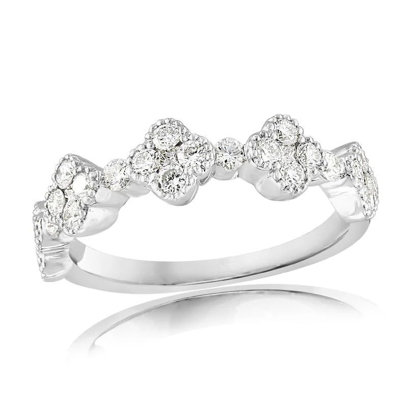 18K WHITE GOLD DIAMOND CLUSTER RING - 0.73CTW