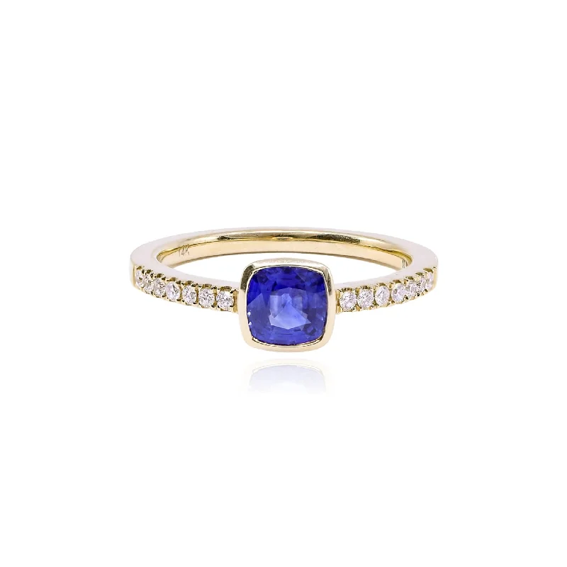 14K YELLOW GOLD CUSHION-CUT BLUE SAPPHIRE DIAMOND RING