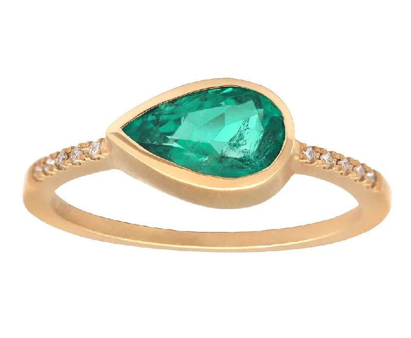 0.95ct Pear Emerald & Yellow Gold Diamond Pavé Ring