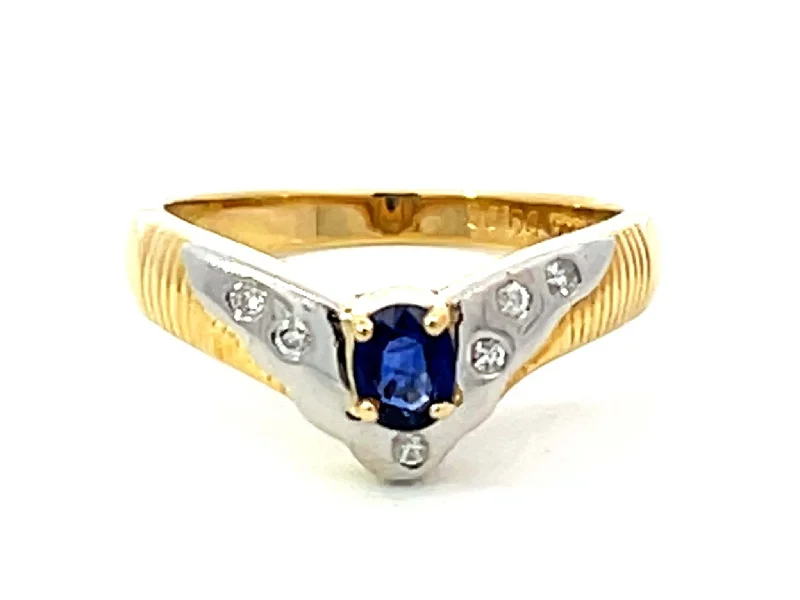 V Shaped Blue Sapphirde and Diamond Ring in 18k Yellow Gold and Platinum