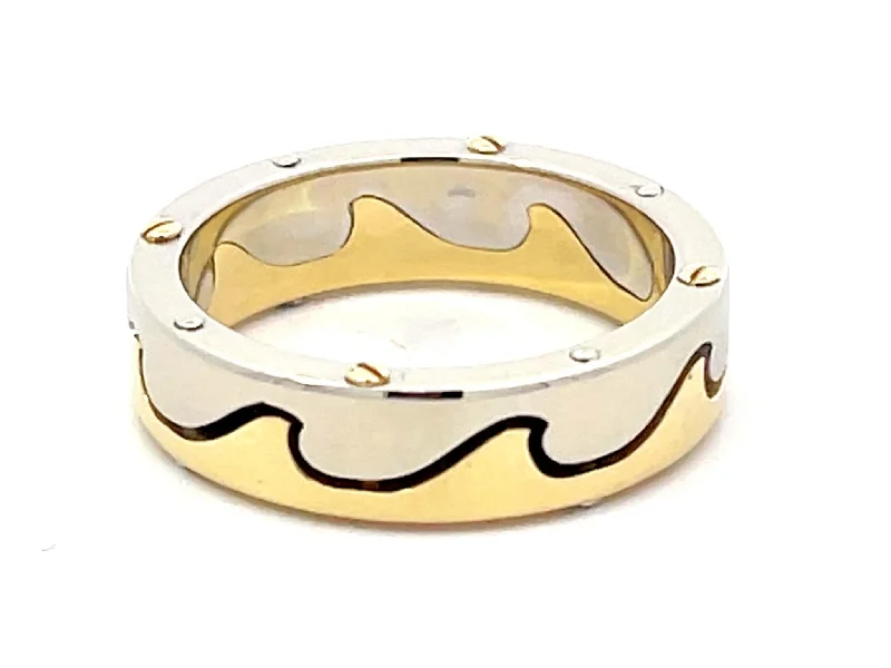 Wave Two Toned Screw Motif Ring in 18k Gold